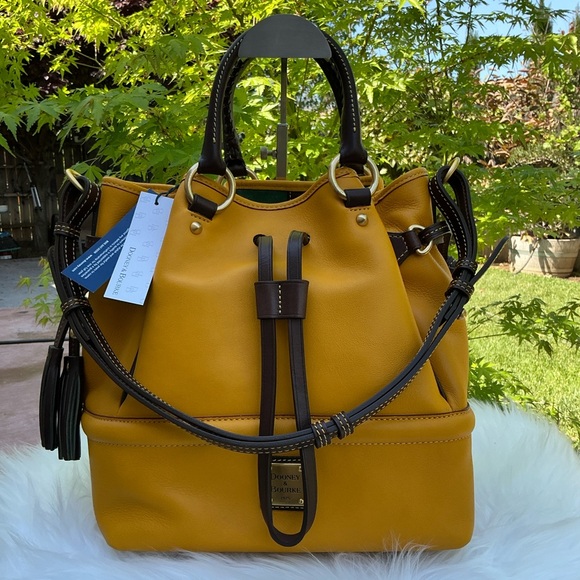Dooney & Bourke Rare Buckley Yellow Sunflower Shoulder Bag with Brown Trim NWT - Picture 3 of 15